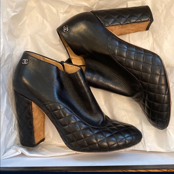 Chanel Boots 38.5 - Picture 1 of 7